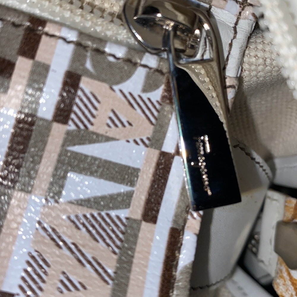 Salvatore Ferragamo bag sale! - Picture 7 of 12